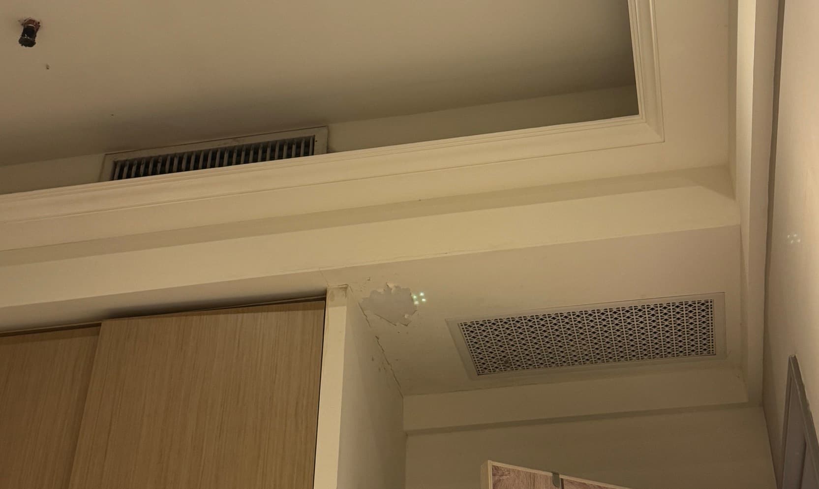 室內機與檢修孔位示意圖